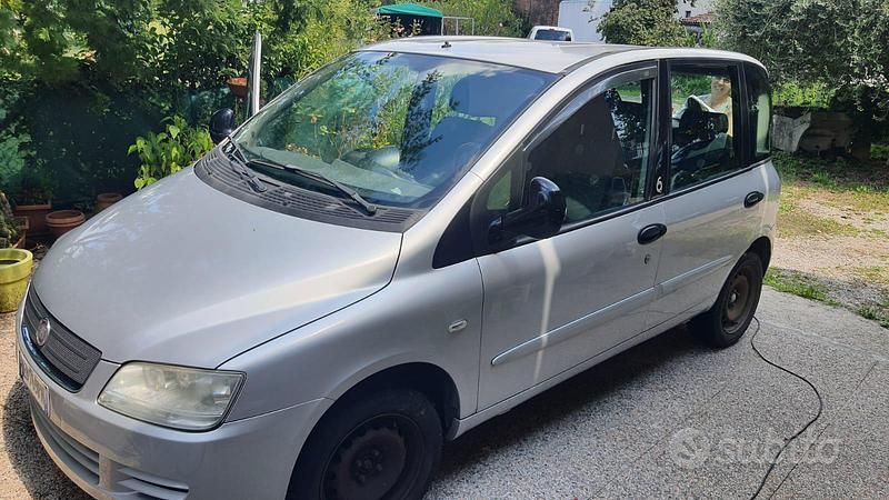 Usata Fiat Multipla Emotion 103 CV (75 kW) 2010 Grigio Monovolume