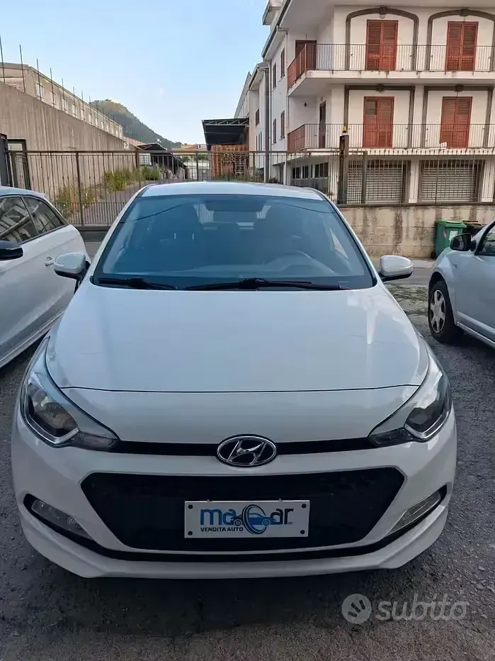 Usata Hyundai i20 GO! 75 CV (55 kW) 2016 Bianco Berlina