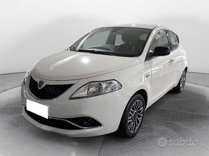 Usata Lancia Ypsilon Gold 69 CV (50 kW) 2016 Bianco Utilitaria
