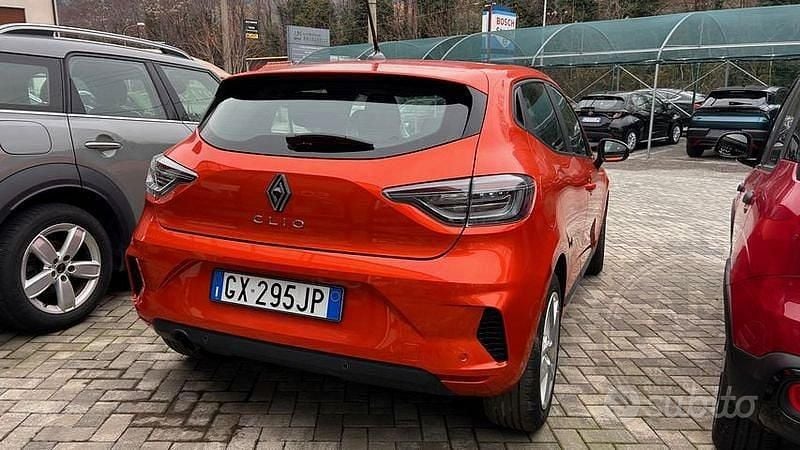 Usata Renault Clio V Evolution 67 CV (49 kW) 2024 Arancione Berlina