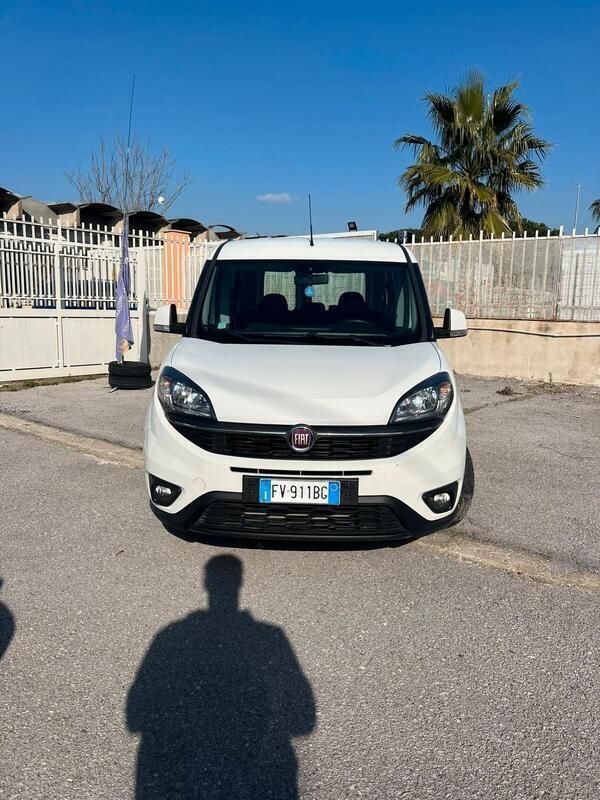 Usata Fiat Doblò Lounge 104 CV (76 kW) 2019 Bianco Monovolume