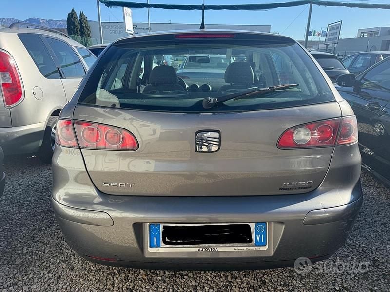 Usata Seat Ibiza 74 CV (54 kW) 2003 Grigio Utilitaria