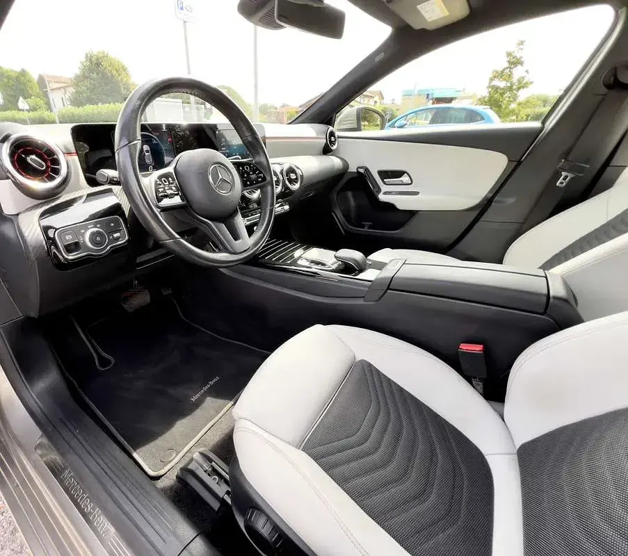 Usata Mercedes A180 Executive 116 CV (85 kW) 2019 Grigio Berlina
