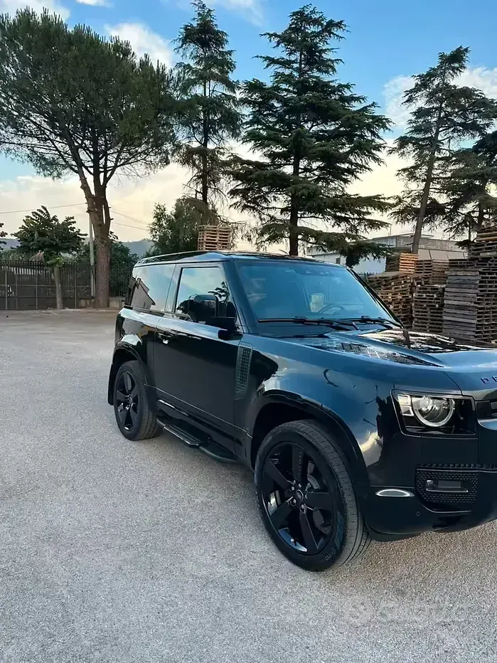 Usata Land Rover Defender 200 CV (147 kW) 2024 Nero SUV