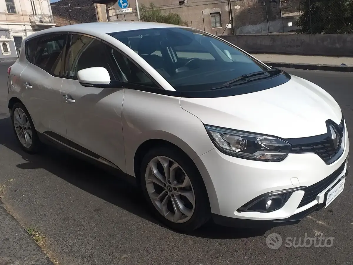 Usata Renault Scénic Zen 110 CV (80 kW) 2017 Bianco Monovolume