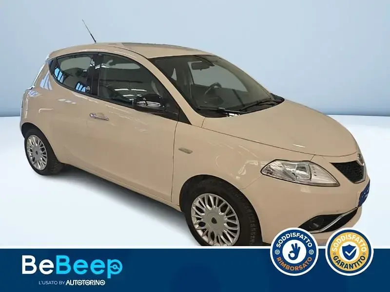 Usata Lancia Ypsilon Gold 69 CV (50 kW) 2018 Beige metallizzato Utilitaria