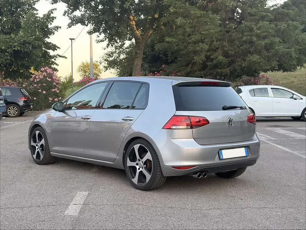 Usata VW Golf VII Highline 140 CV (102 kW) 2013 Argento Berlina