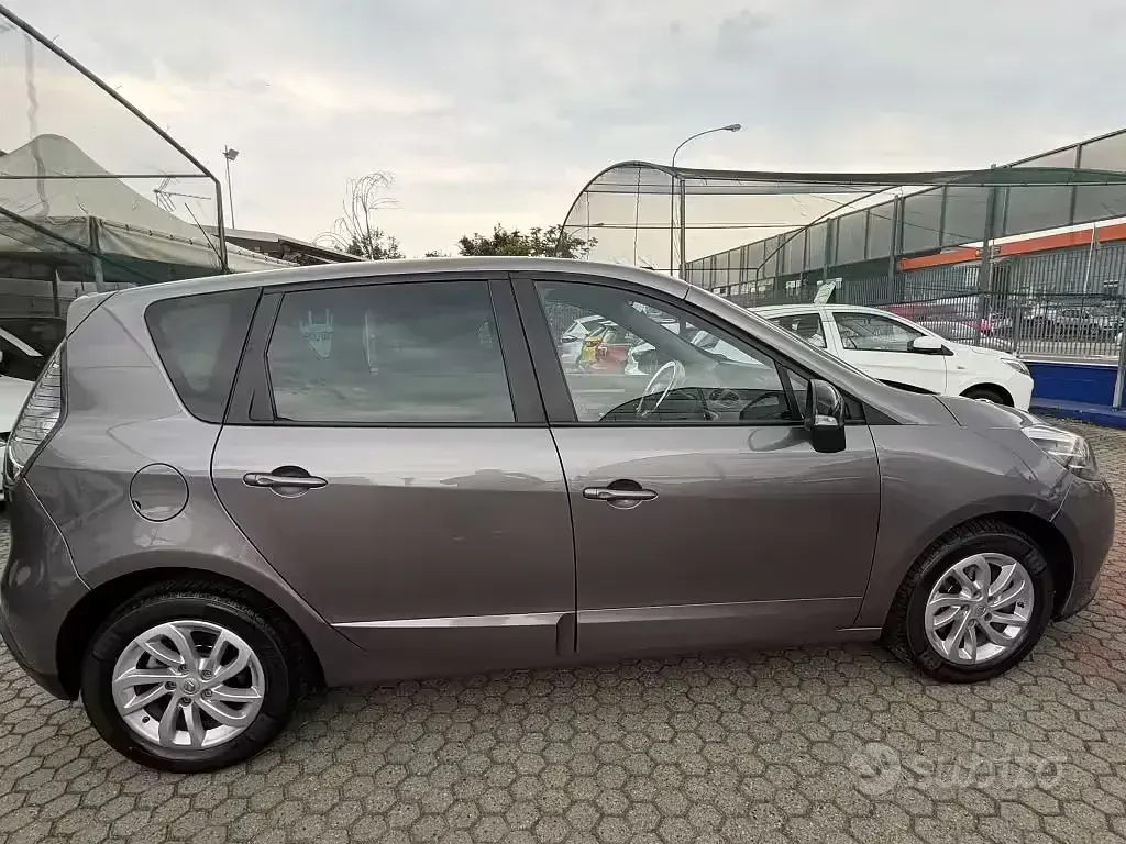 Brugt Renault Scénic III 110 HK (80 kW) 2015 Grå MPV
