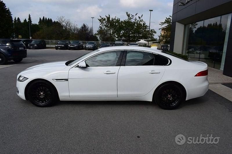 Usata Jaguar XF Prestige 180 CV (132 kW) 2016 Bianco Berlina