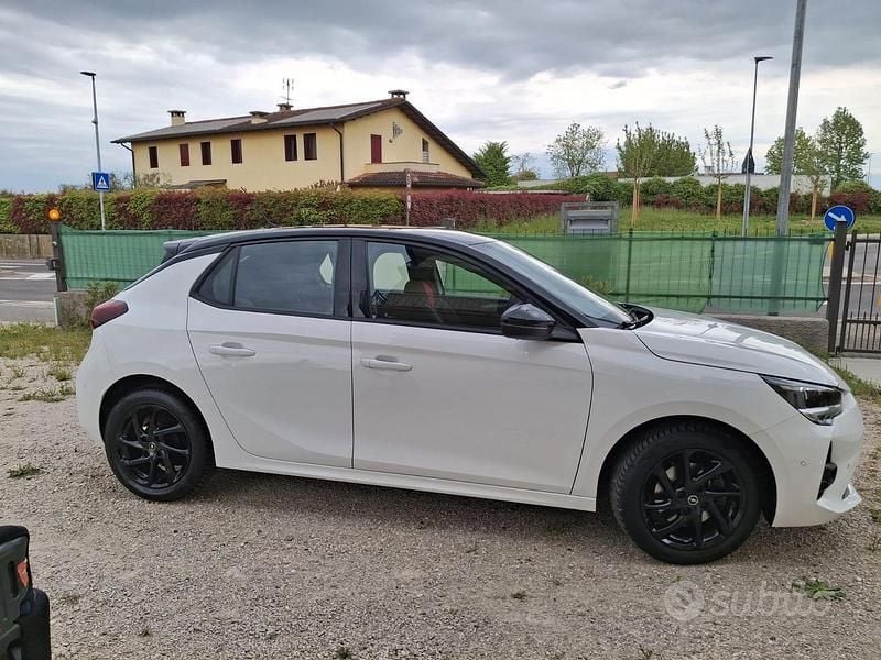 Usata Opel Corsa 101 CV (74 kW) 2023 Bianco Utilitaria