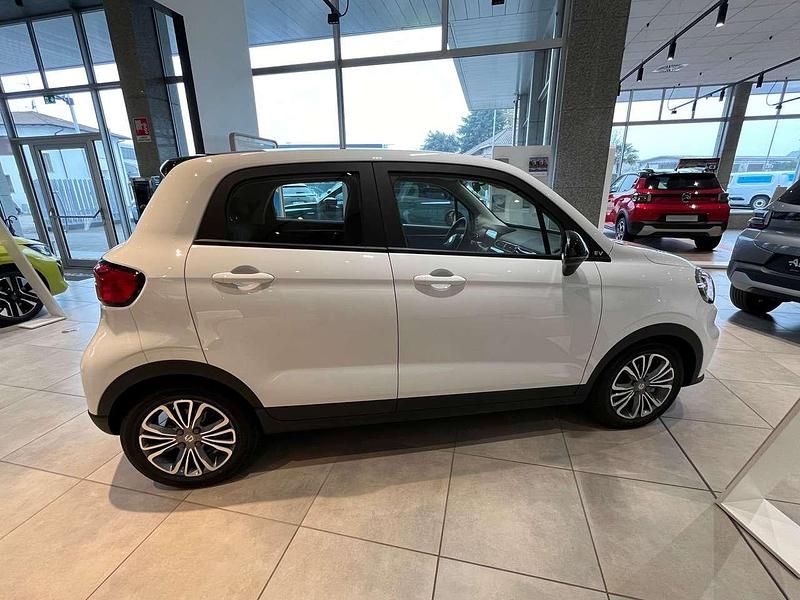 Nuova Leapmotor T03 69 kW (95 CV) 2025 Light white Utilitaria