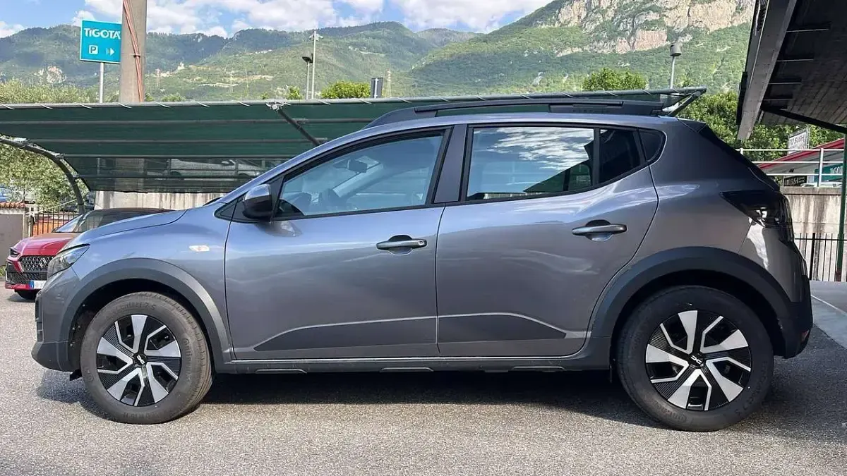 Nuova Dacia Sandero Expression 110 CV (80 kW) 2026 Grigio scisto Berlina
