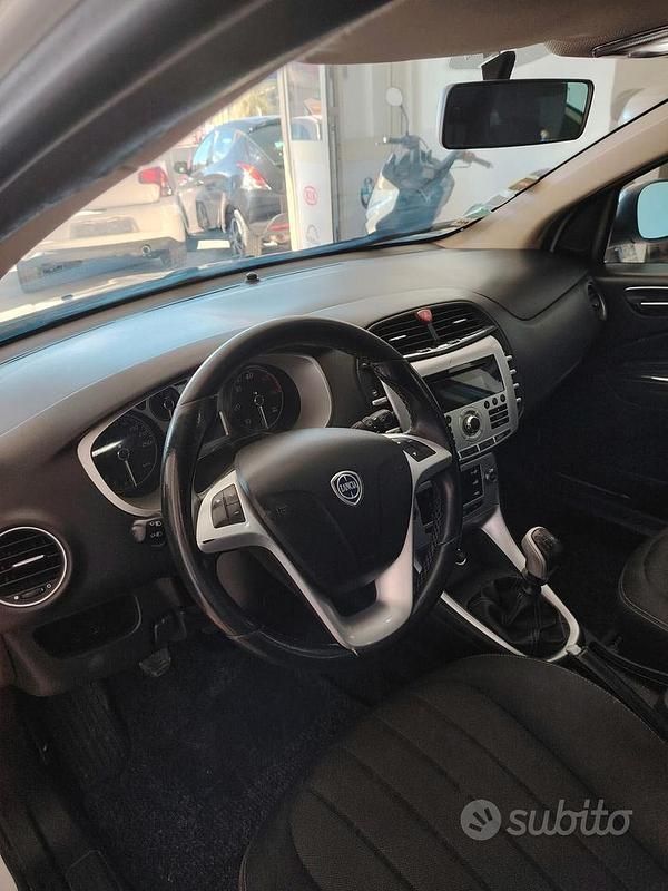 Usata Lancia Delta Silver 120 CV (88 kW) 2011 Bianco Utilitaria