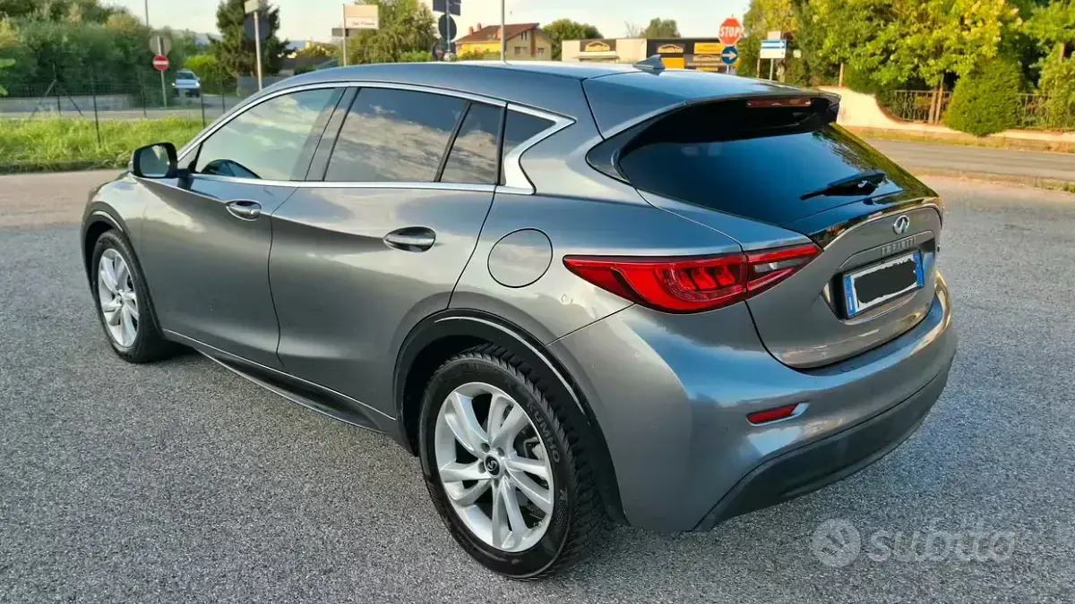 Usata Infiniti Q30 109 CV (80 kW) 2017 Grigio Utilitaria