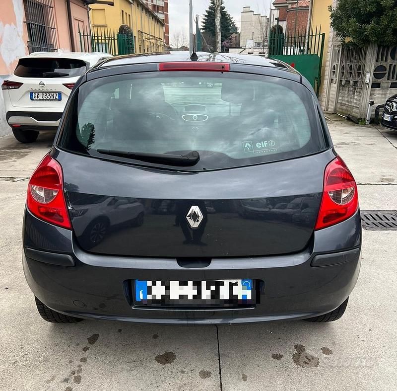 Usata Renault Clio II 98 CV (72 kW) 2006 Grigio Berlina