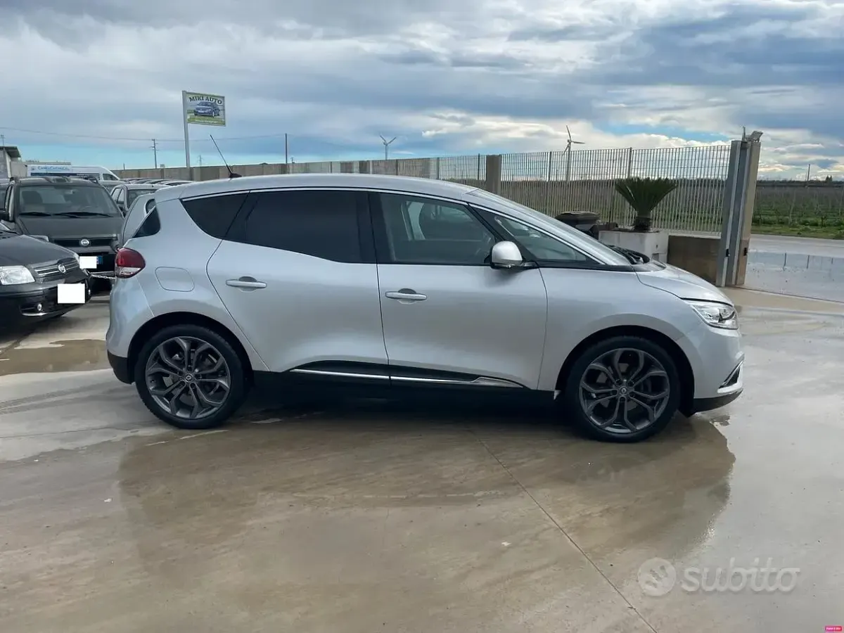 Usata Renault Scénic Business 95 CV (69 kW) 2018 Grigio Monovolume