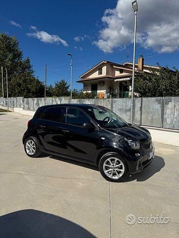Usata Smart ForFour 71 CV (52 kW) 2015 Nero Utilitaria