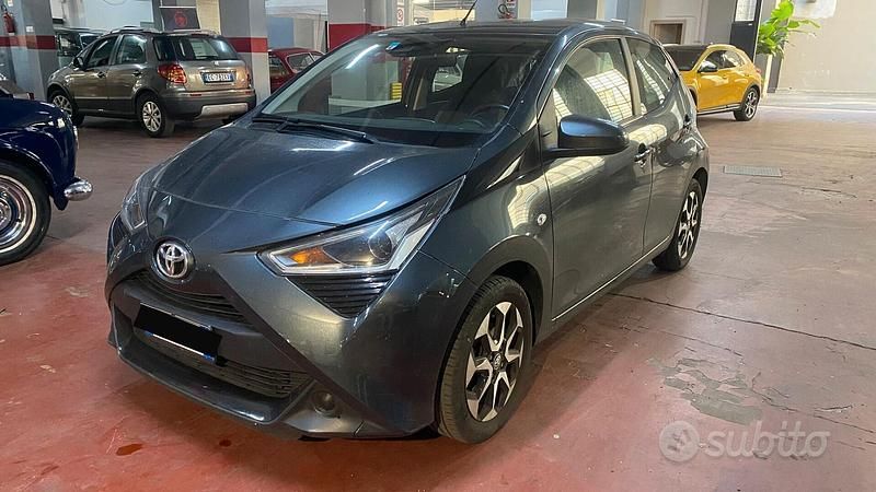 Nero Usata 2021 Toyota Aygo Due volumi | 12.000 € (Buon prezzo) - Immagine 1/4