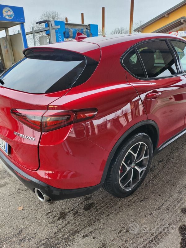 Usata Alfa Romeo Stelvio 210 CV (154 kW) 2018 Rosso SUV