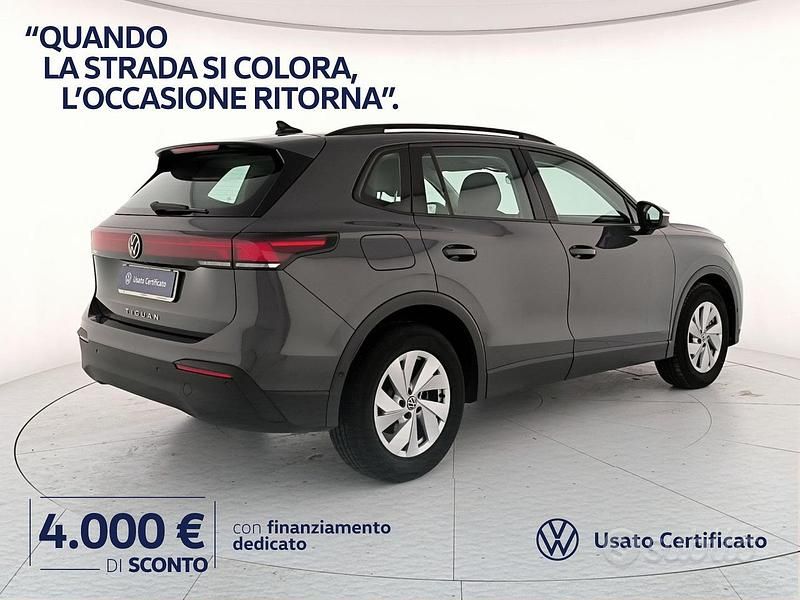 Usata VW Tiguan Life 150 CV (110 kW) 2024 Dolphin grey metallizzato SUV