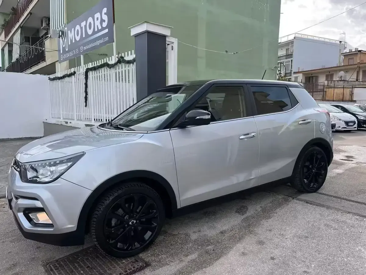 Usata SsangYong Tivoli 127 CV (93 kW) 2019 Argento SUV