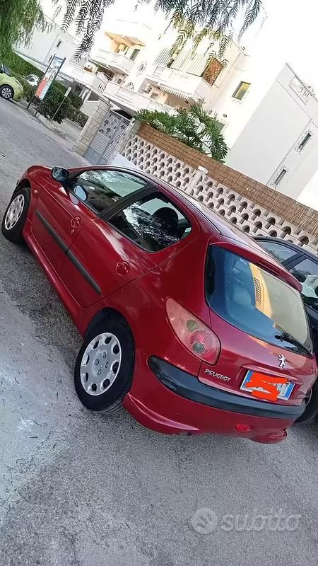 Usata Peugeot 206 68 CV (50 kW) 2004 Rosso Utilitaria