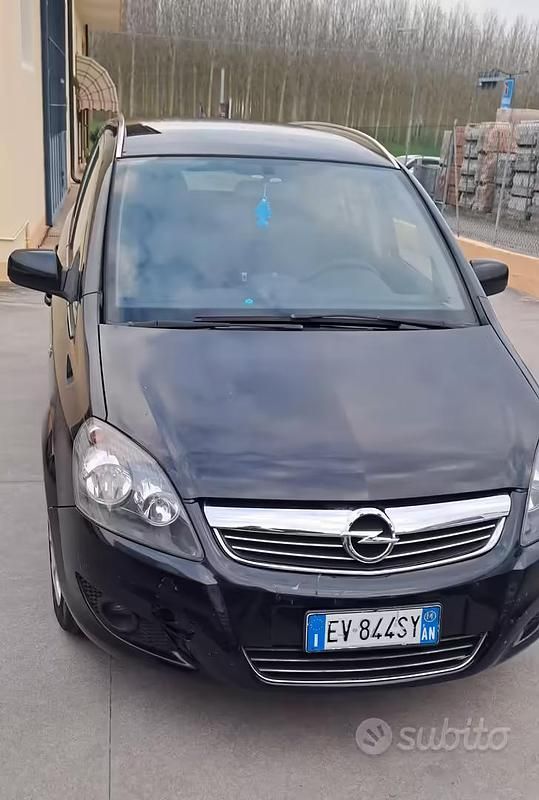 Usata Opel Zafira 150 CV (110 kW) 2014 Nero Monovolume