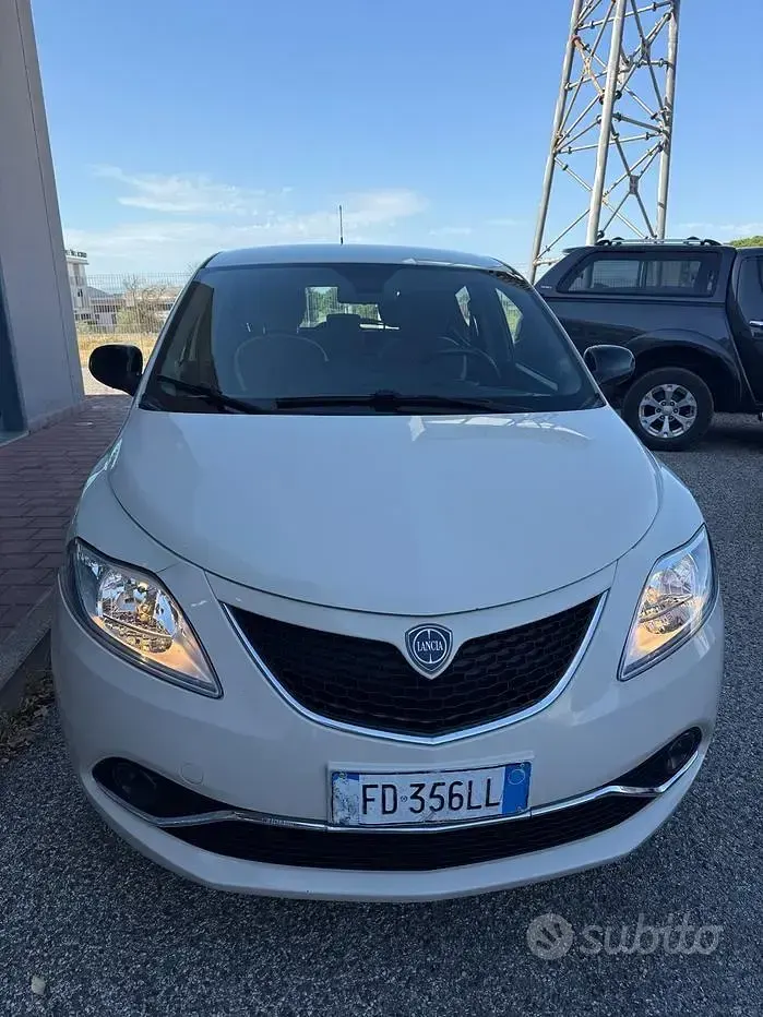 Usata Lancia Ypsilon 95 CV (69 kW) 2016 Beige Utilitaria