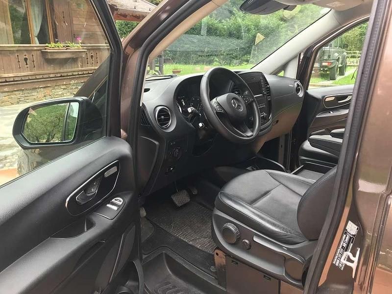 Usata Mercedes Vito 190 CV (139 kW) 2017 Marrone Furgone