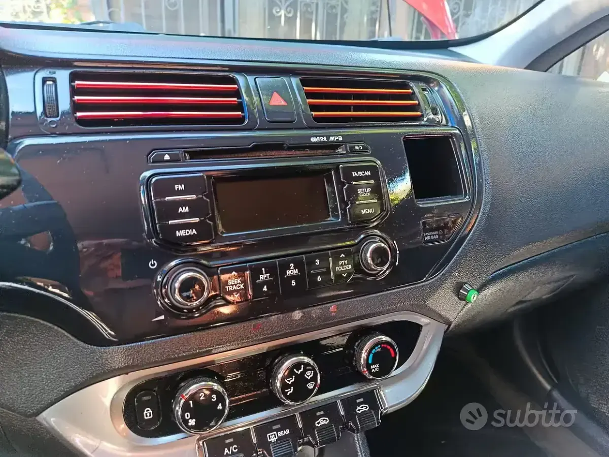 Usata Kia Rio 2012 Rosso Utilitaria