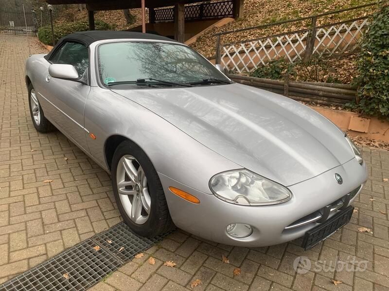 Argento Usata 2005 Jaguar XK8 Cabrio | 17.990 € (Super prezzo) - Immagine 1/4