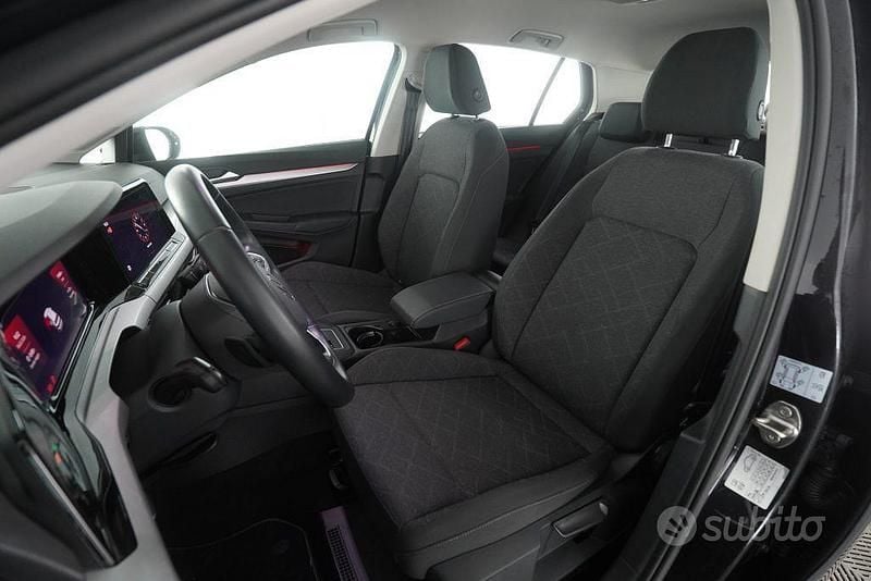 Usata VW Golf VIII Life 110 CV (80 kW) 2024 Nero