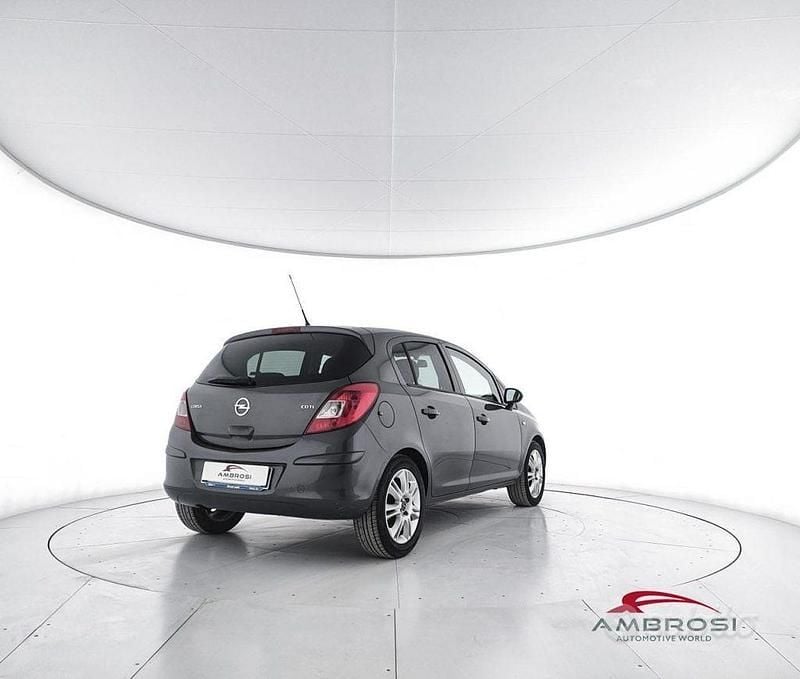 Usata Opel Corsa 75 CV (55 kW) 2011 Grigio Utilitaria