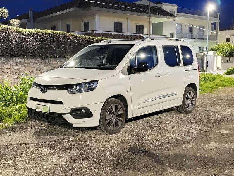 Bianco Usata 2022 Toyota Proace City City Monovolume | 16.990 € - Immagine 1/4