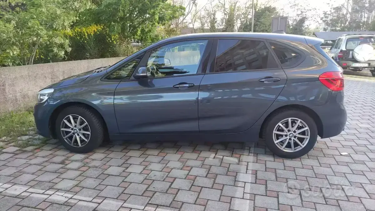 Usata BMW 218 Advantage 150 CV (110 kW) 2016 Blu Monovolume