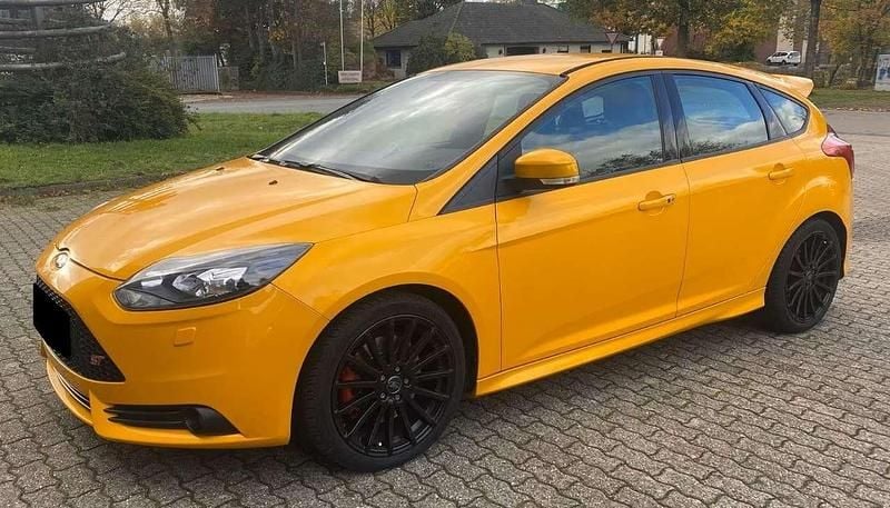Usata Ford Focus ST 250 CV (183 kW) 2015 Giallo Berlina