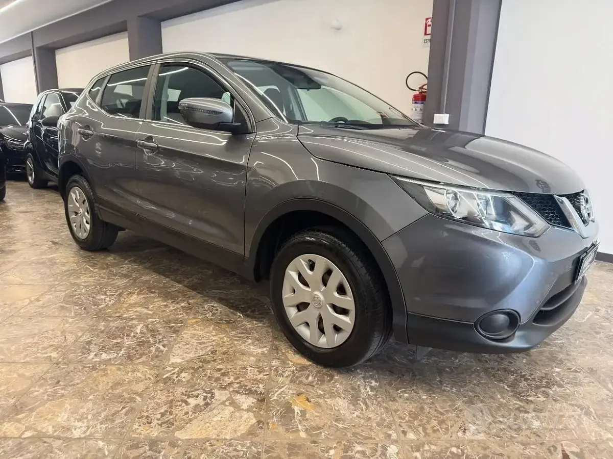 Usata Nissan Qashqai Acenta 110 CV (80 kW) 2016 Grigio SUV