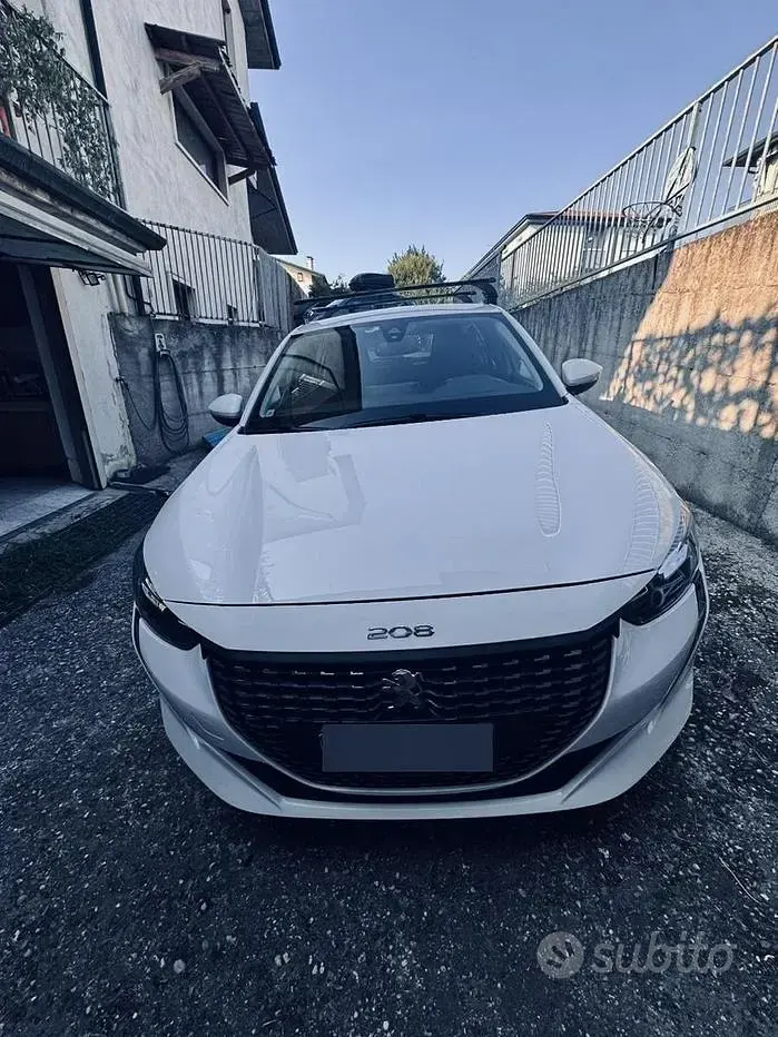 Usata Peugeot 208 Active 101 CV (74 kW) 2020 Bianco Utilitaria