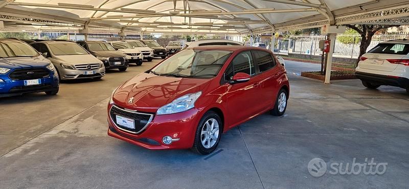 Usata Peugeot 208 Allure 68 CV (50 kW) 2014 Rosso Utilitaria