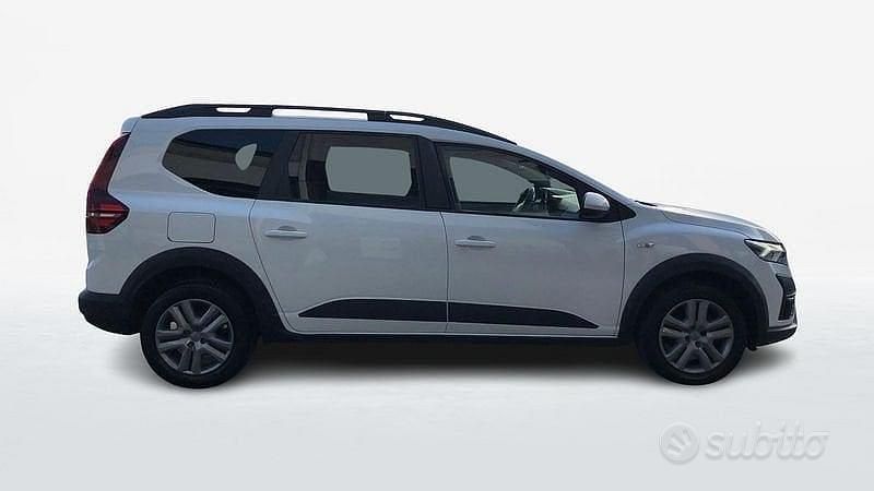 Usata Dacia Jogger Expression 101 CV (74 kW) 2023 Bianco Monovolume