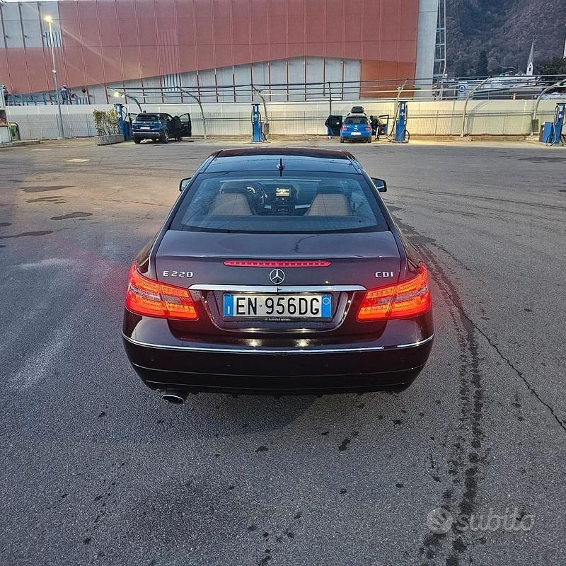 Usata Mercedes E220 2012 Nero Coupé