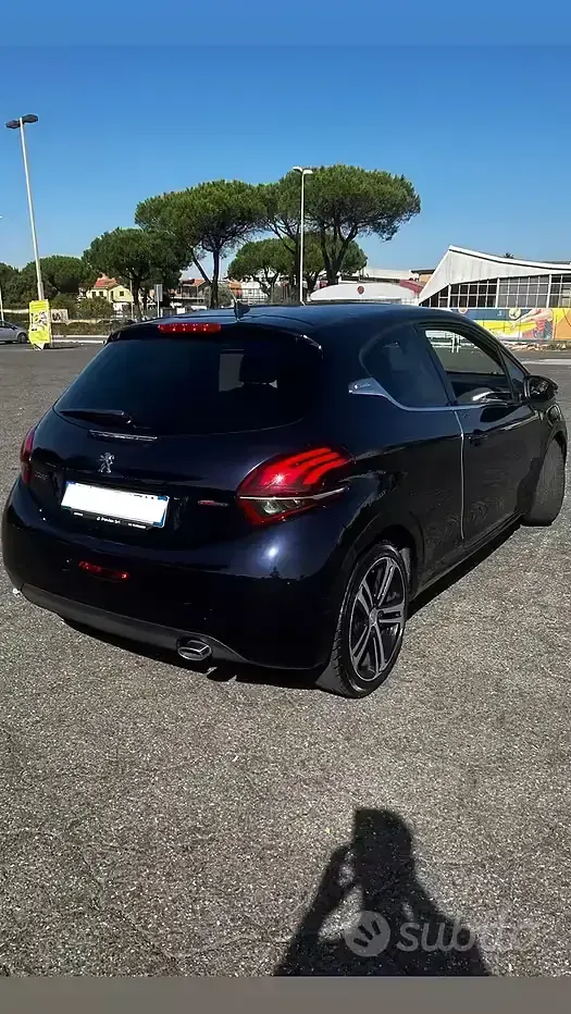 Usata Peugeot 208 GT-line 120 CV (88 kW) 2015 Blu Utilitaria