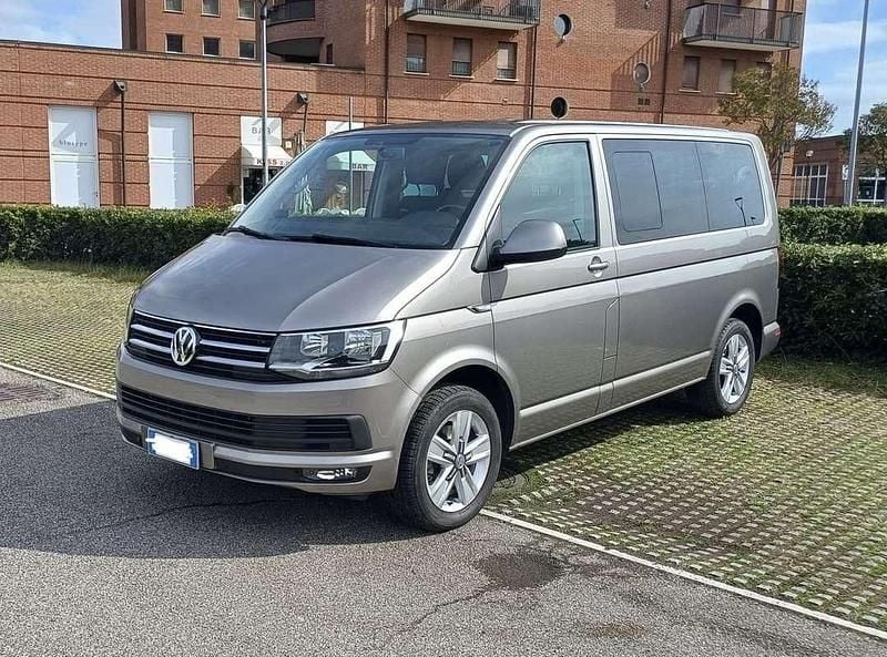 Grigio Usata 2017 VW Caravelle Monovolume | 31.900 € (Molto cara) - Immagine 1/4