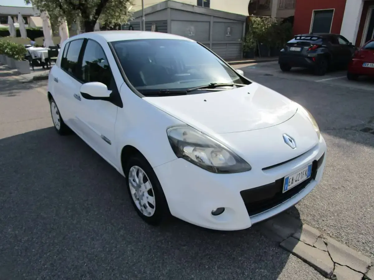 Usata Renault Clio II 75 CV (55 kW) 2010 Beige Berlina