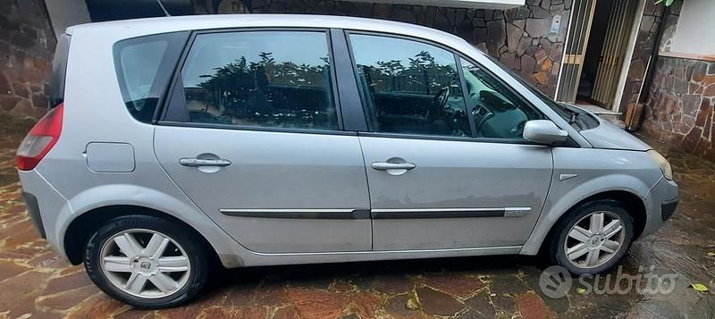 Usata Renault Scénic II 105 CV (77 kW) 2006 Grigio Monovolume