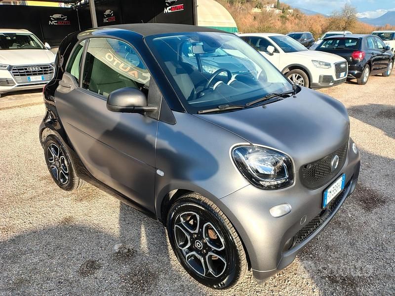 Grigio Usata 2018 Smart ForTwo Electric Drive Passion Tre volumi | 9999 € (Buon prezzo) - Immagine 1/4