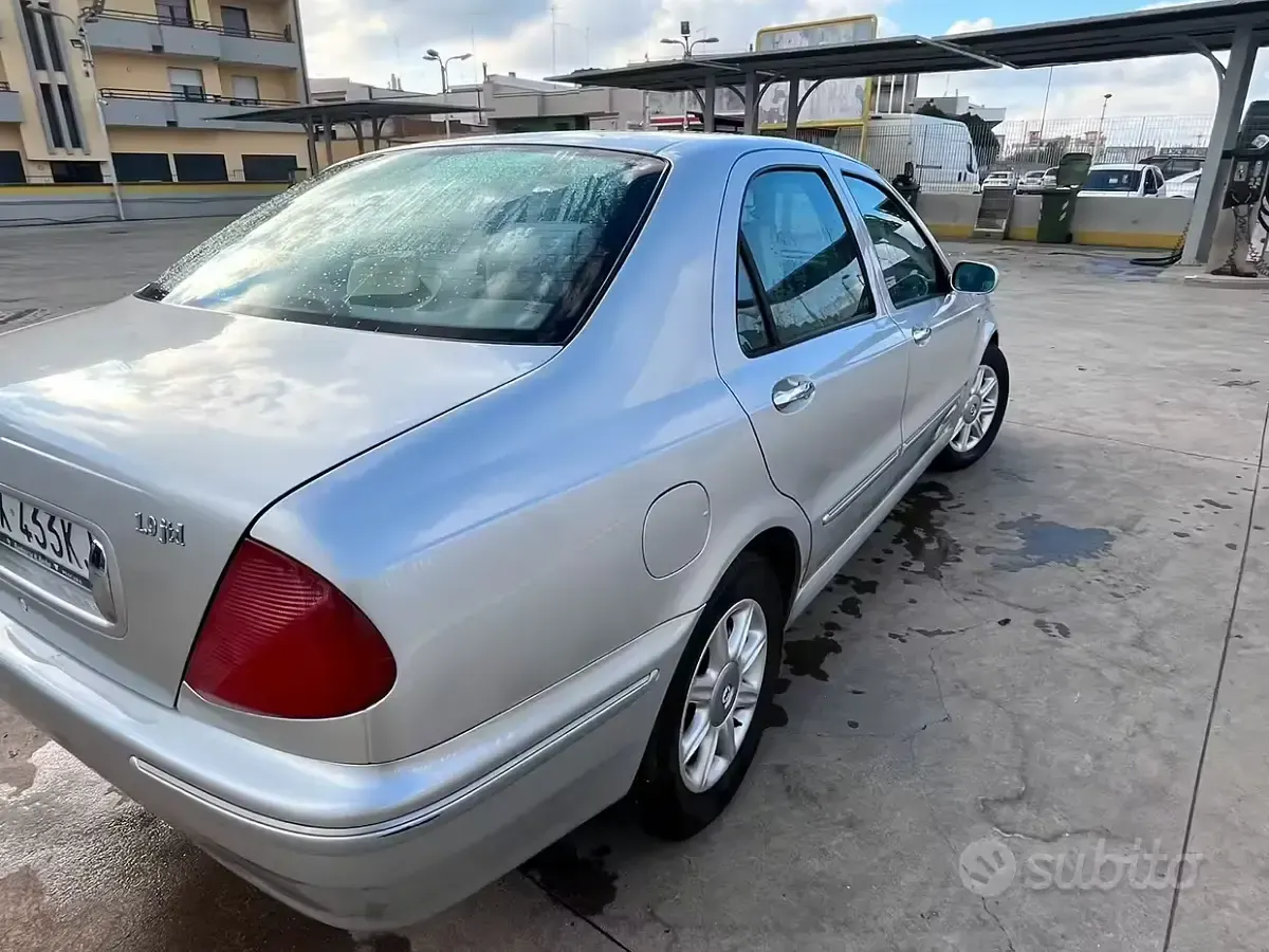 Usata Lancia Lybra 116 CV (85 kW) 2002 Grigio Berlina