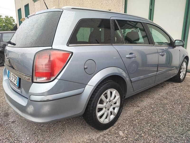 Usata Opel Astra Cosmo 101 CV (74 kW) 2006 Grigio Station wagon