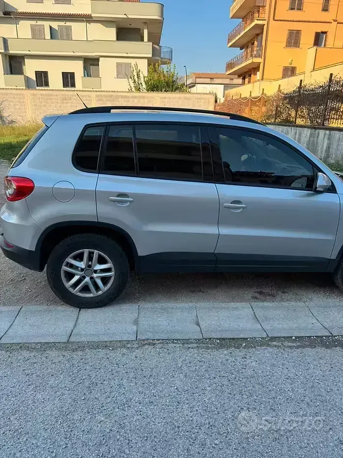 Usata VW Tiguan 140 CV (102 kW) 2011 Grigio SUV
