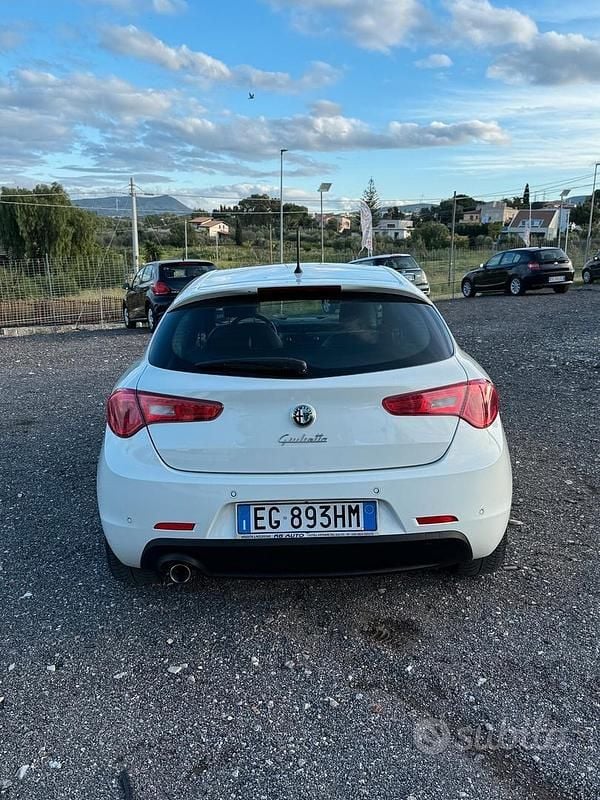 Usata Alfa Romeo Giulietta Distinctive 105 CV (77 kW) 2011 Bianco Berlina